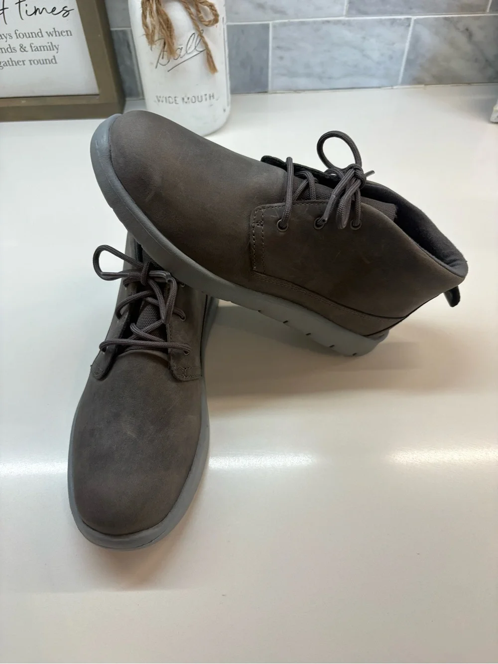 N/A ugg treadlite